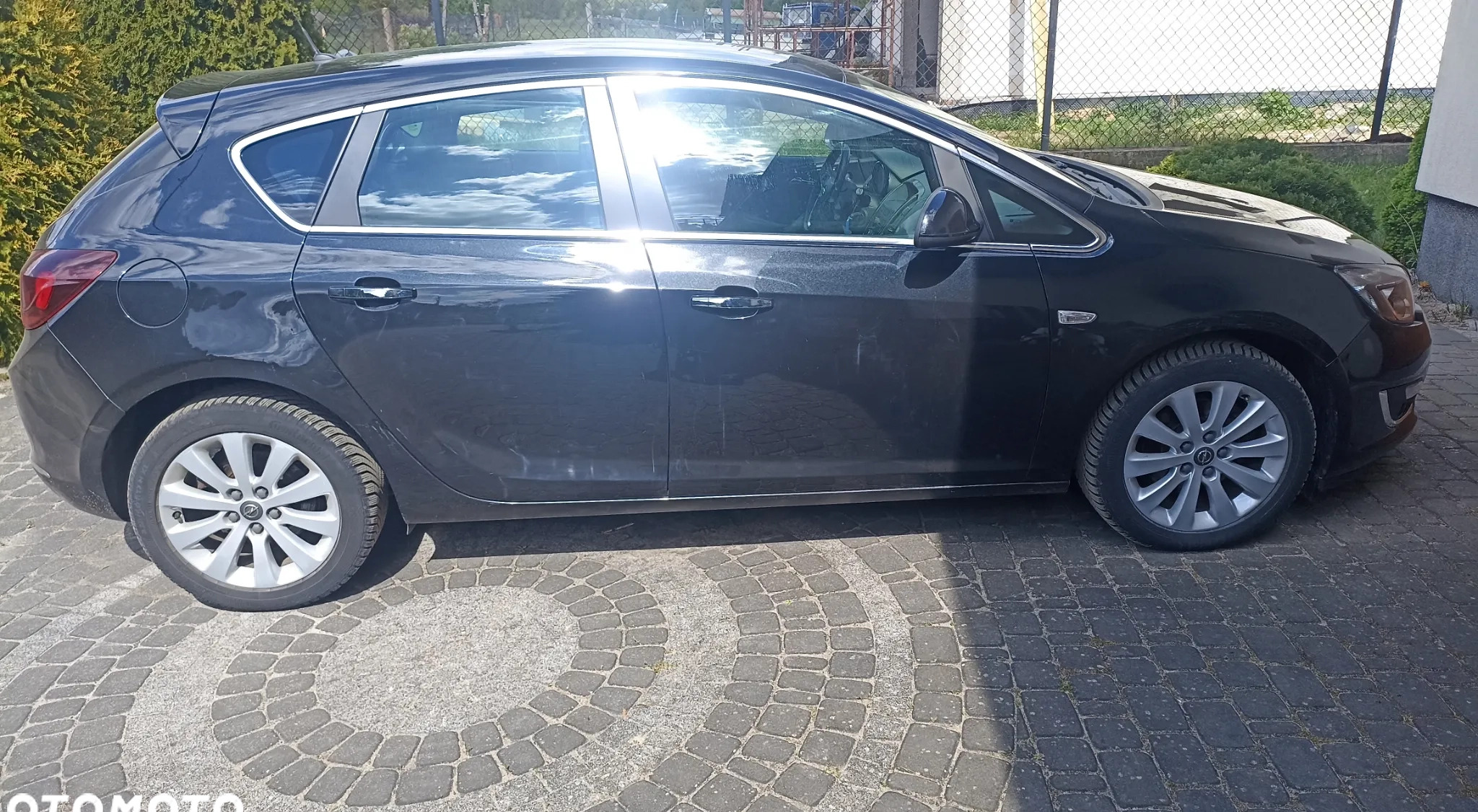 Opel Astra cena 18500 przebieg: 256000, rok produkcji 2013 z Warszawa małe 137